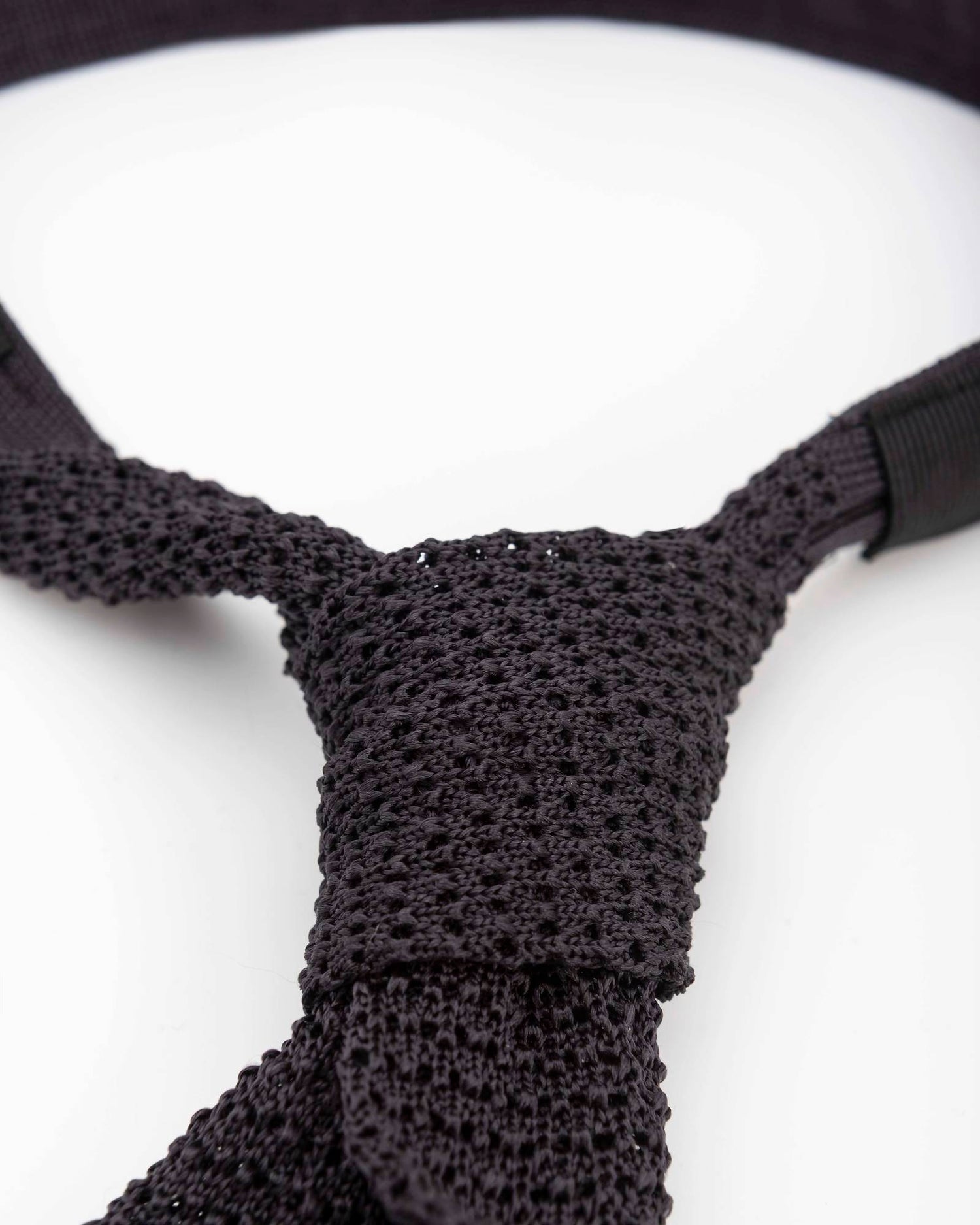 KNITTED TIE
