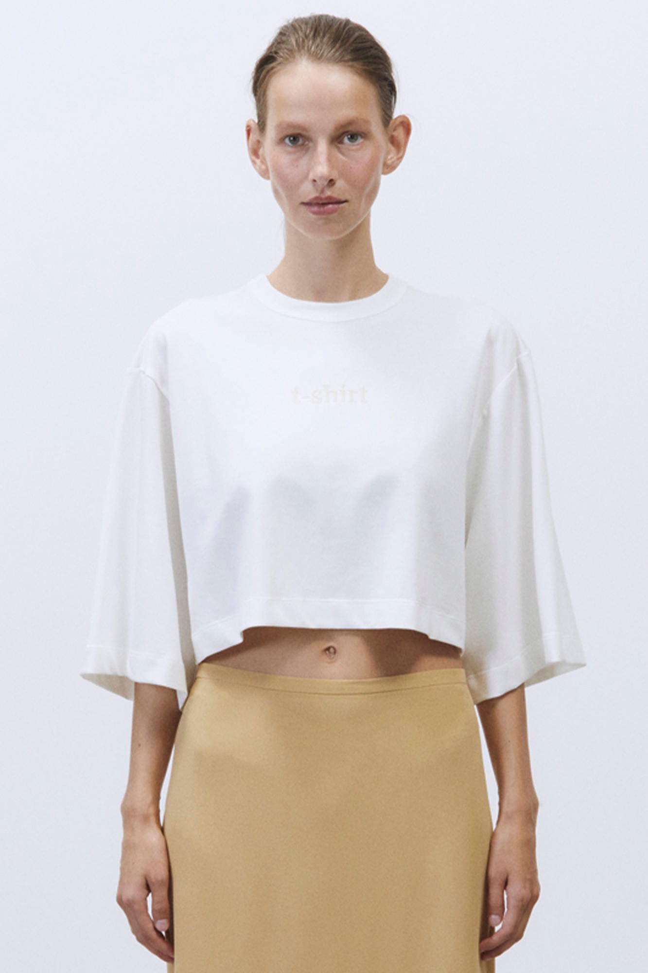 CROPPED T-SHIRT EMBROIDERED MILK WITH CREAM