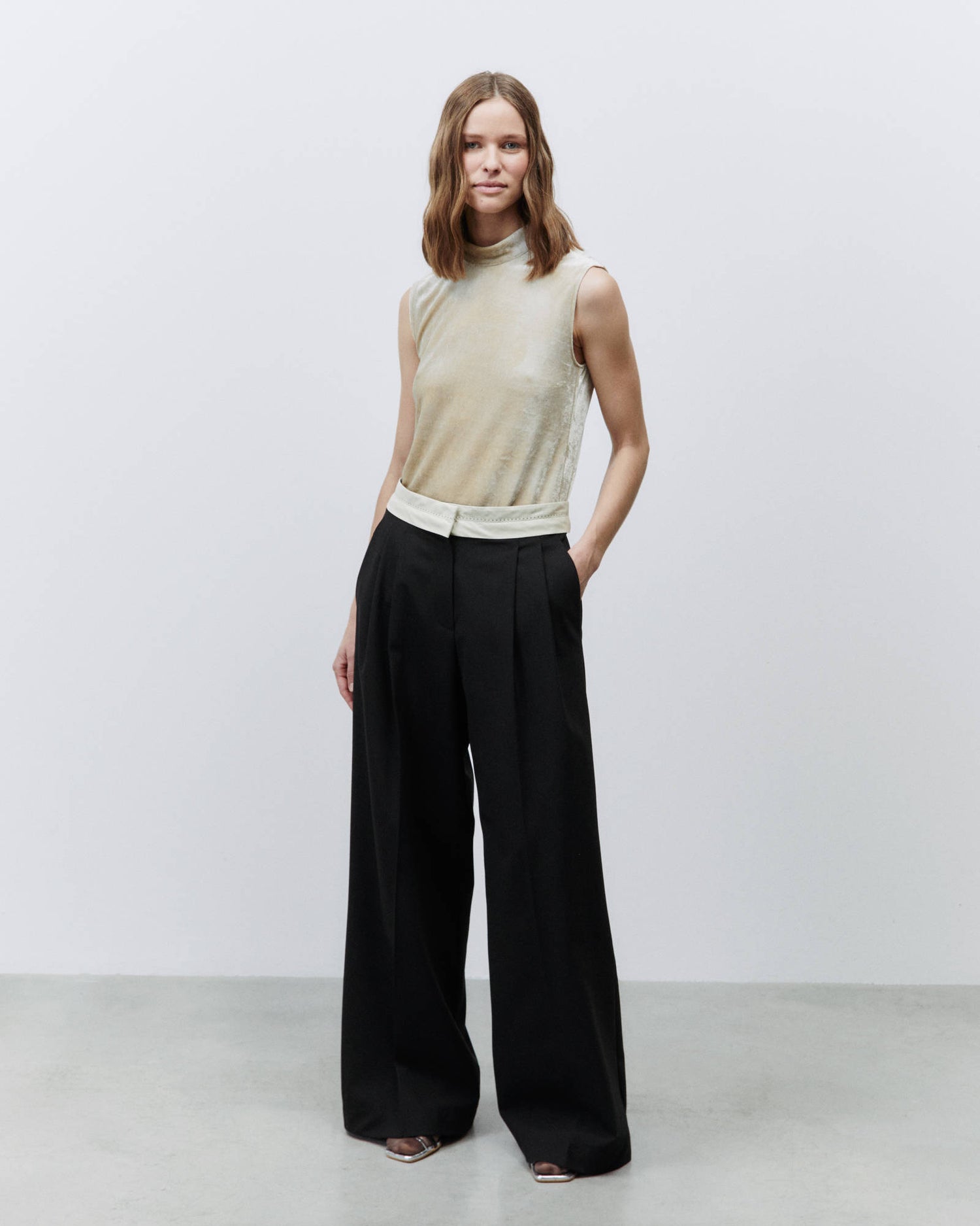 POLY WOOL TROUSERS WITH PLEATS